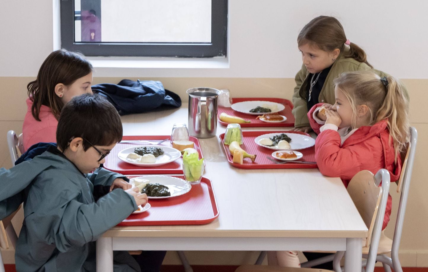 Un pequeño sindicato de fabricantes de plástico dice haber sufrido la prohibición del plástico en los comedores escolares Un pequeño sindicato de fabricantes de plástico dice haber sufrido la prohibición del plástico en los comedores escolares